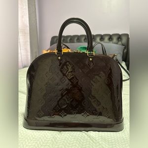 Louis Vuitton Alma GM Vernis Amarante
